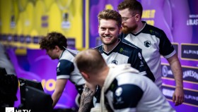 Natus Vincere动态：新NaVi阵容首秀不佳，jL坦言“沟通仍在磨合”。